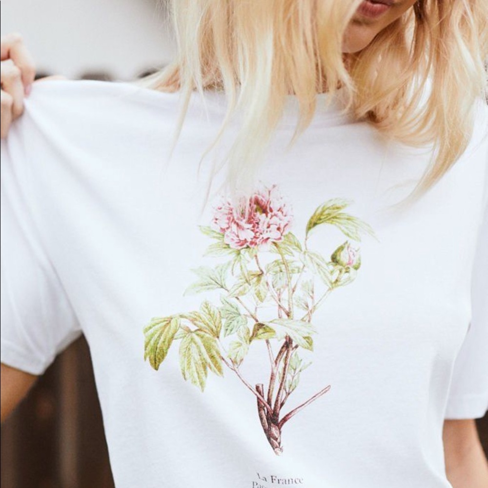 BRANDY MELVILLE “La France” FLOWER TEE
